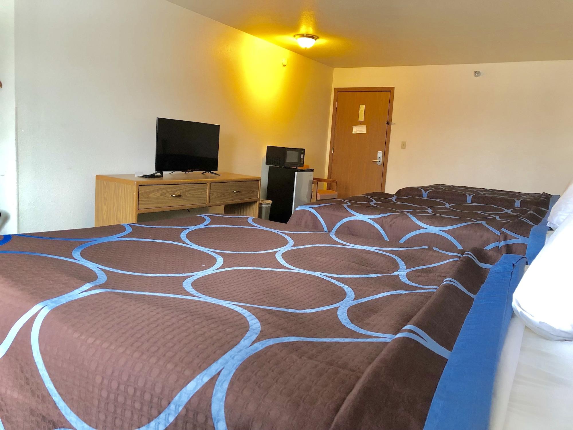Super 8 by Wyndham Escanaba Bagian luar foto