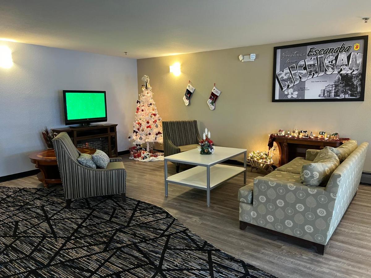 Super 8 by Wyndham Escanaba Bagian luar foto