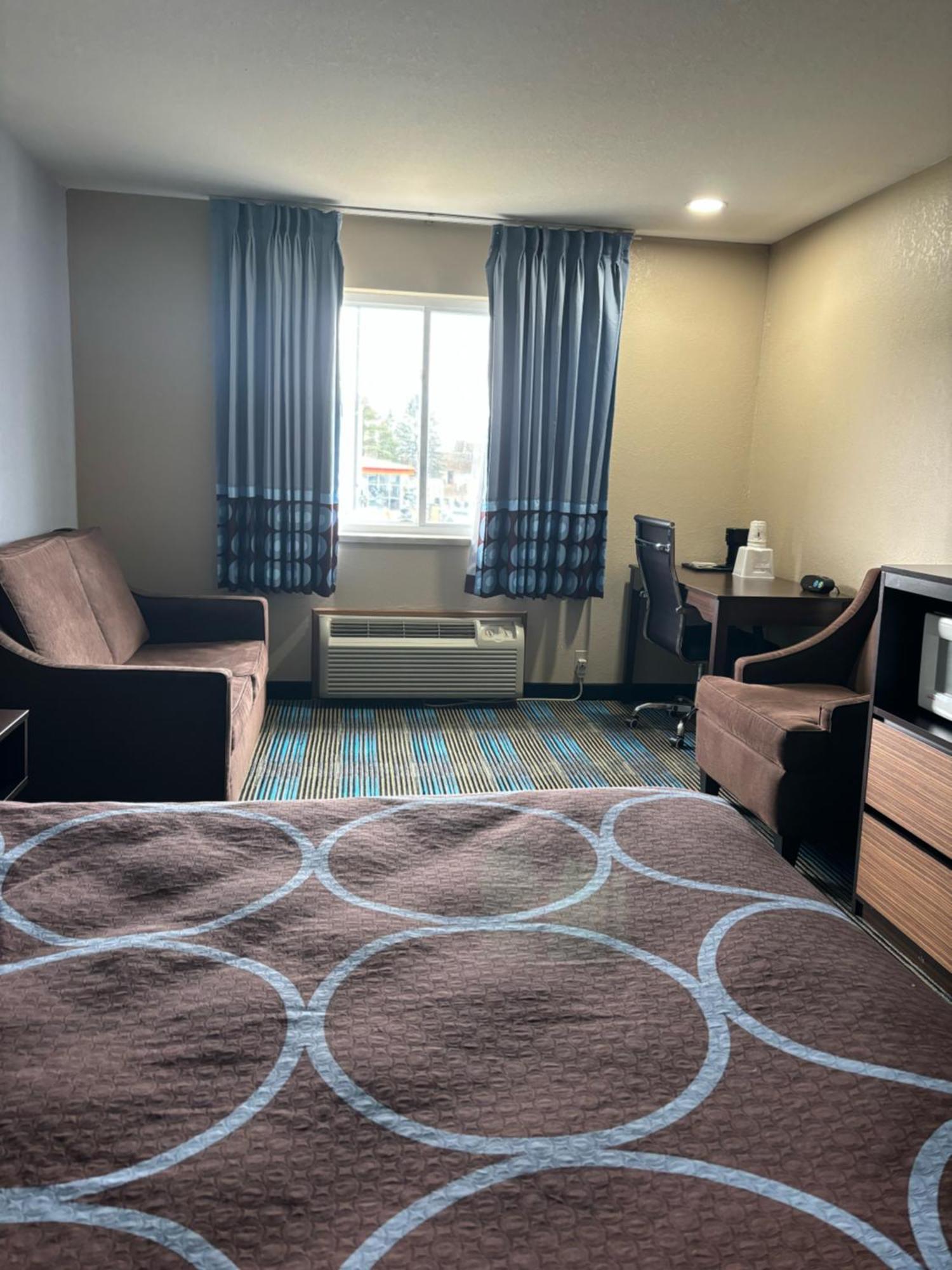 Super 8 by Wyndham Escanaba Bagian luar foto