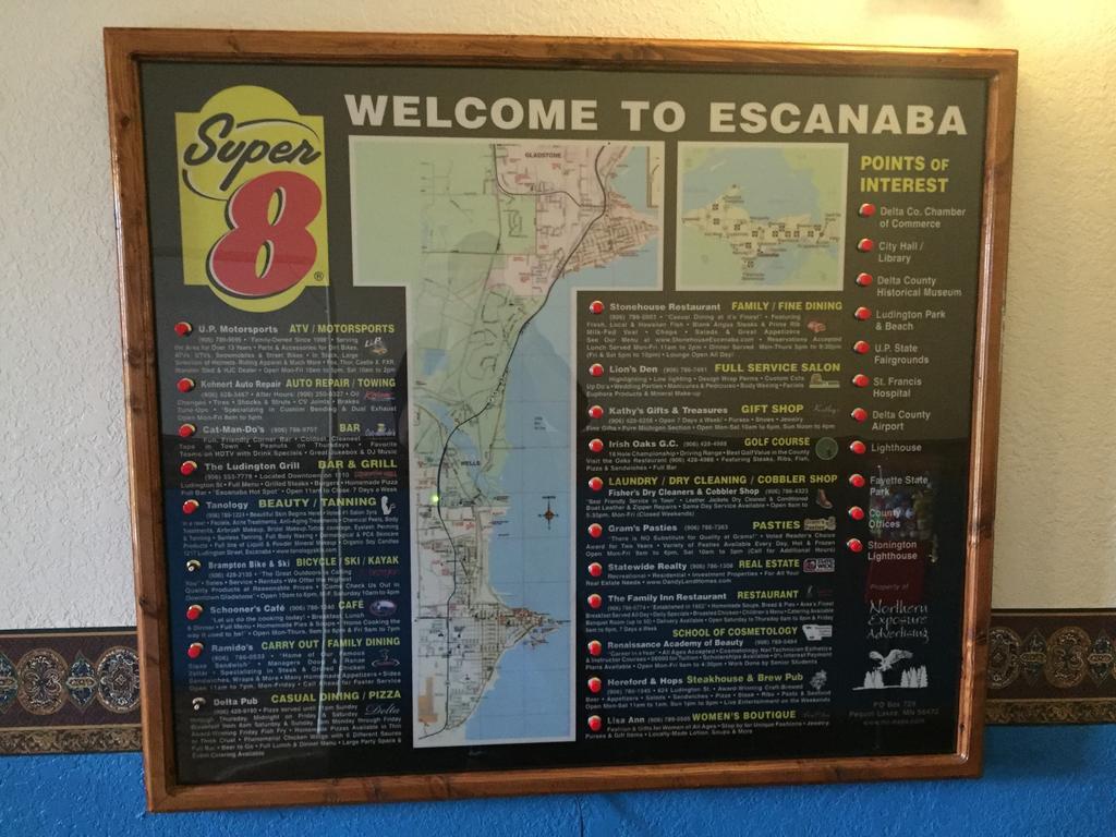 Super 8 by Wyndham Escanaba Bagian luar foto