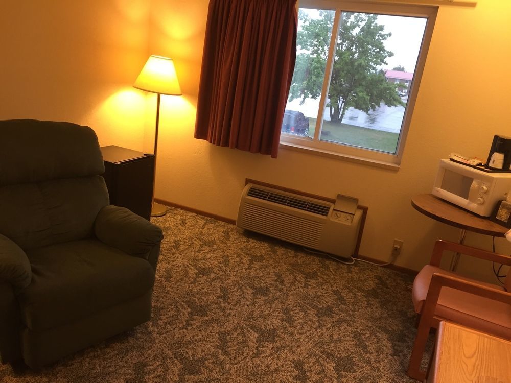 Super 8 by Wyndham Escanaba Bagian luar foto
