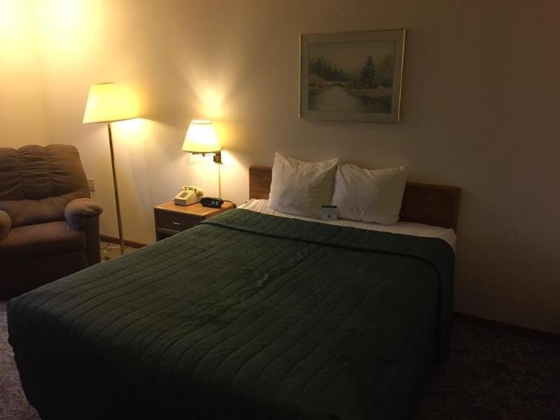 Super 8 by Wyndham Escanaba Bagian luar foto