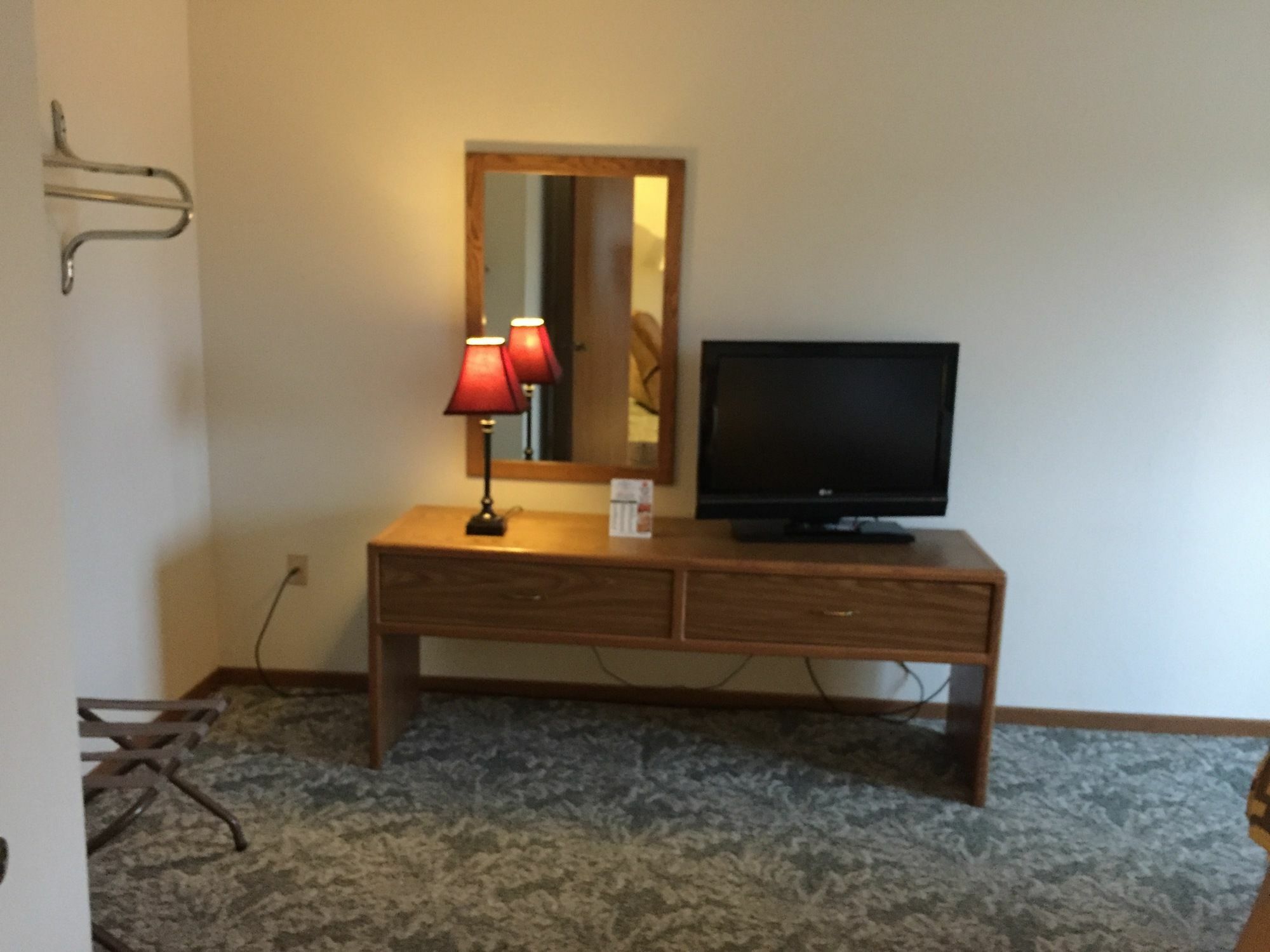 Super 8 by Wyndham Escanaba Bagian luar foto