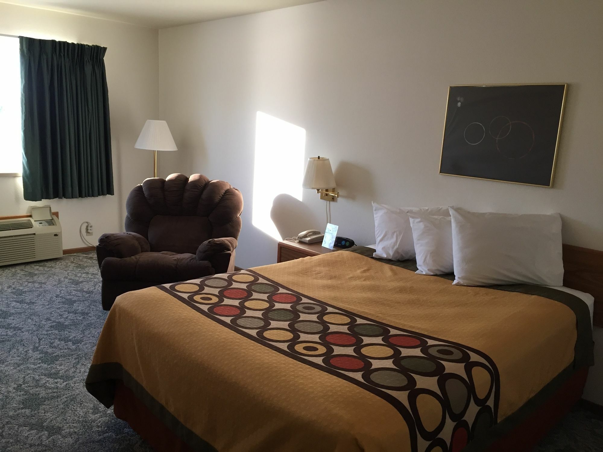 Super 8 by Wyndham Escanaba Bagian luar foto