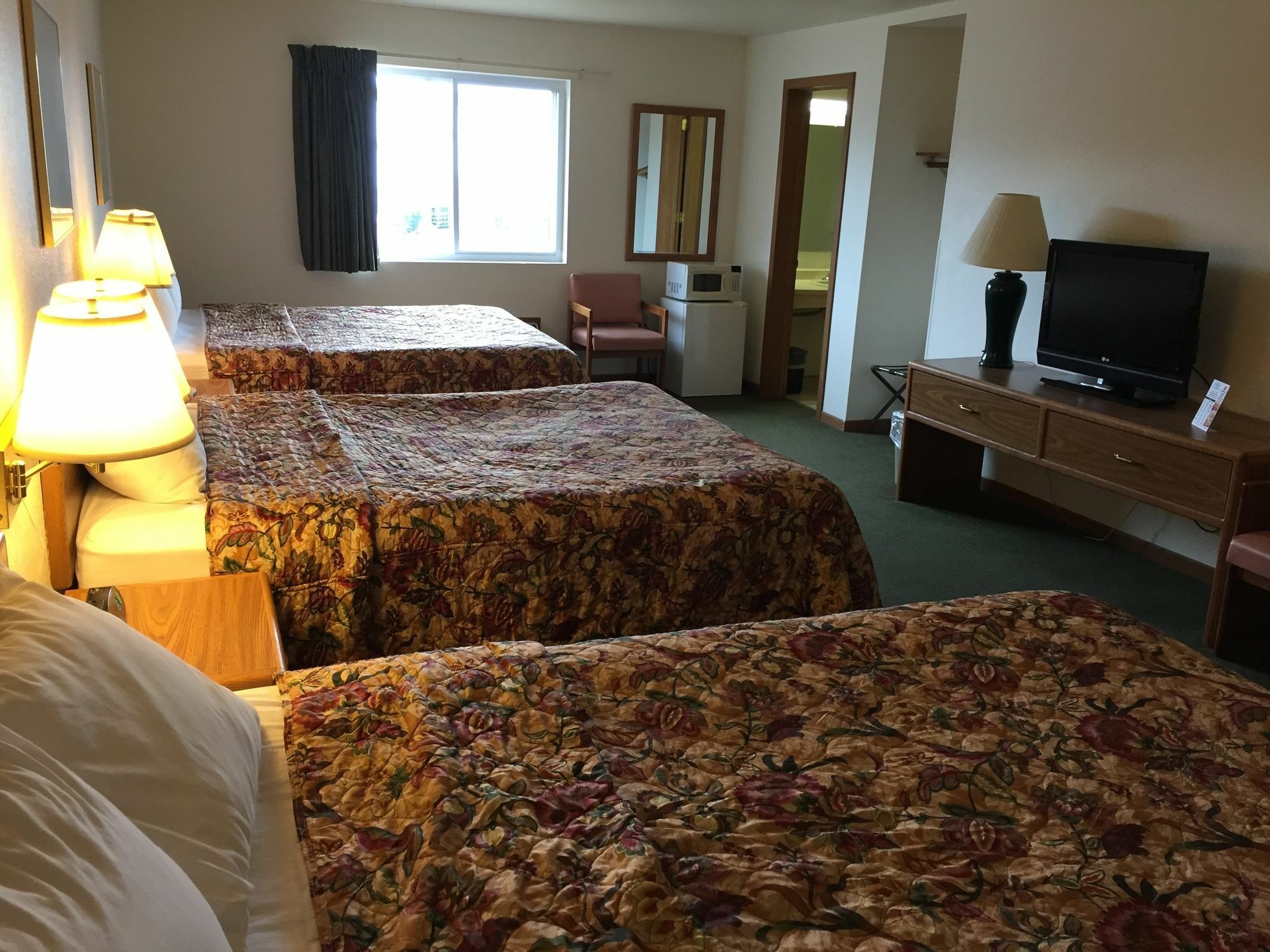 Super 8 by Wyndham Escanaba Bagian luar foto