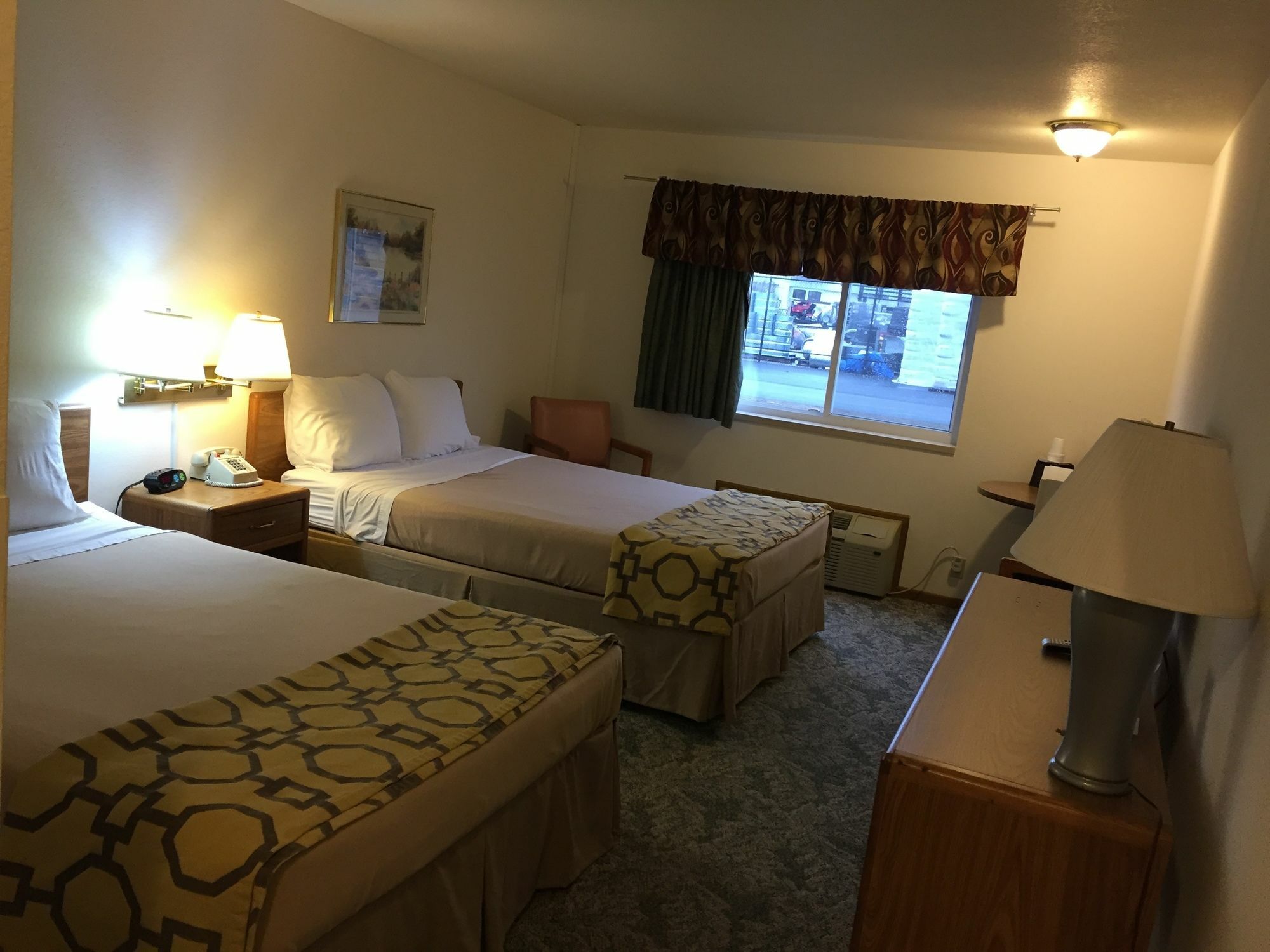 Super 8 by Wyndham Escanaba Bagian luar foto